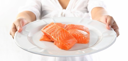 salmon-fish-woman-735-350