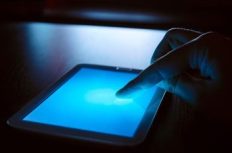 dark-side-blue-light-how-tablets-computers-smartphones-making-us-fat-sick-stupid-6-350x232